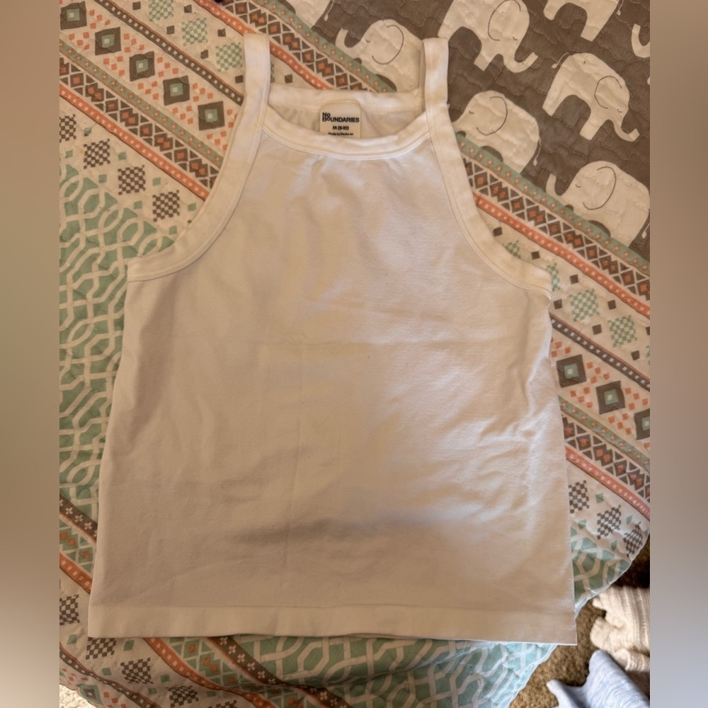No Boundaries Classic White Top - Picture 1 of 3